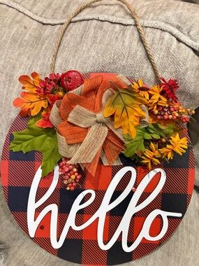 "HELLO" Autumn to Winter Wooden Door Hang or Wreath